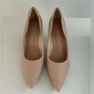 Classic Pointed Toe leather Stiletto Nude Pumps new in box size 9